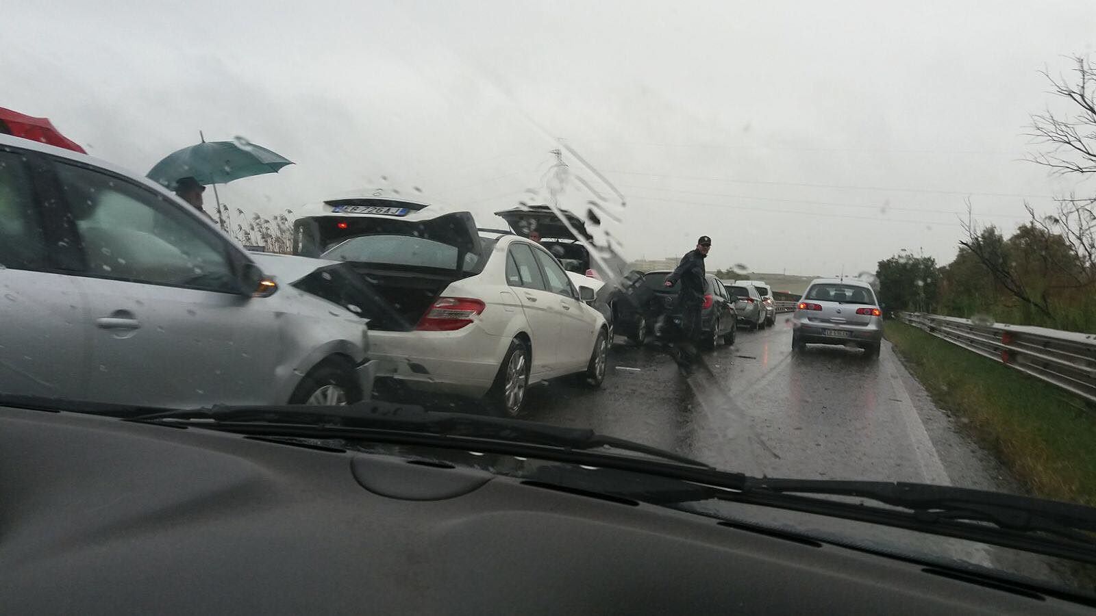 Cagliari, tamponamento a catena sulla 131: traffico in tilt