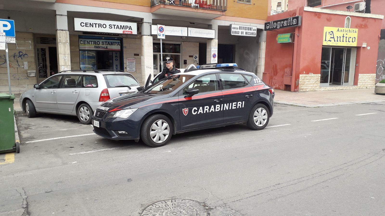“Fatemi parlare con il sindaco”, uomo minaccia di farsi esplodere a Cagliari