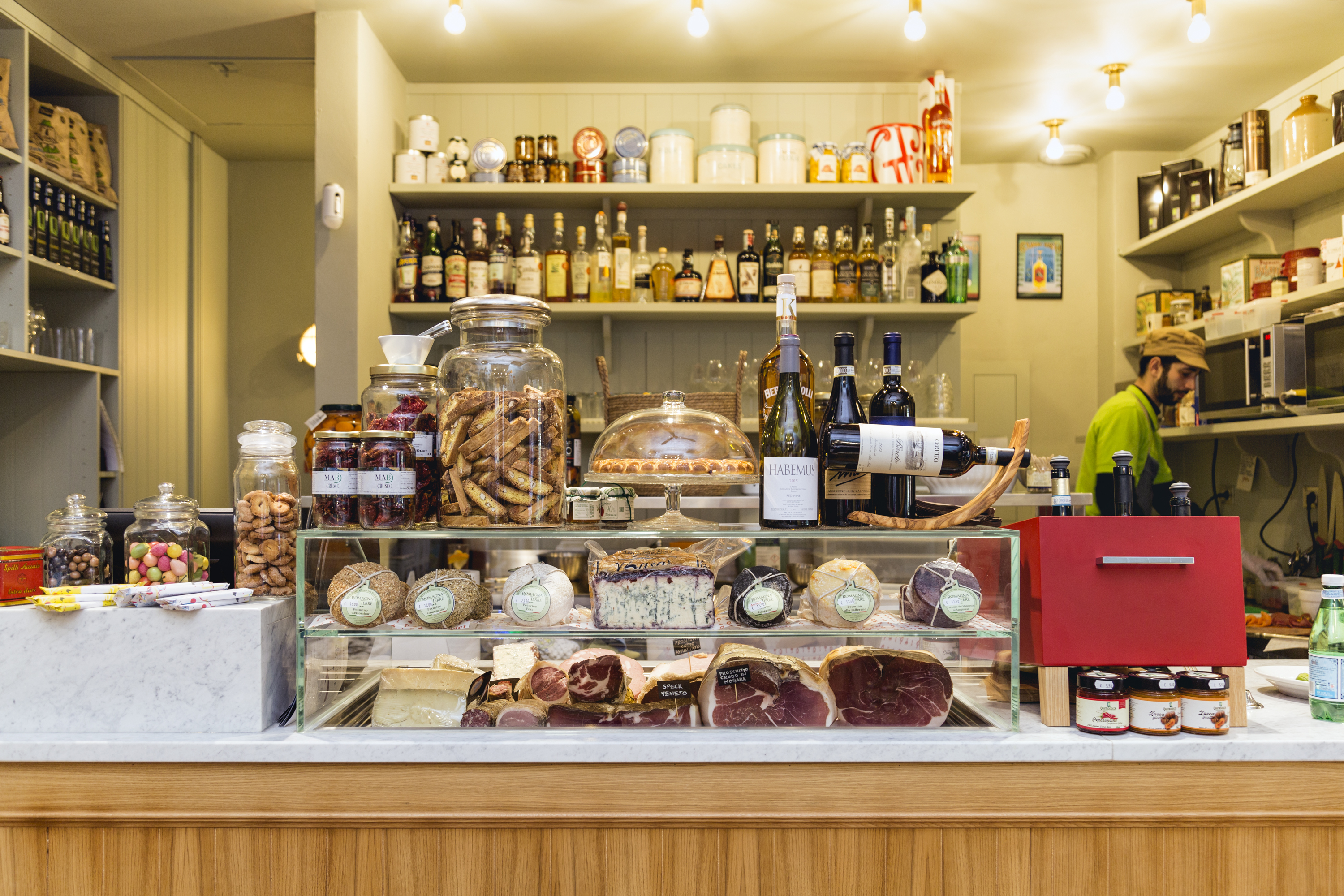 Selargius, elogio delle botteghe di quartiere: “Caro vicino, se prendi l’auto spendi di più”