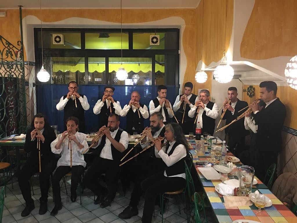 Launeddas, magica Sardegna: concerto improvvisato al ritorno di Sant’Efisio (VIDEO)