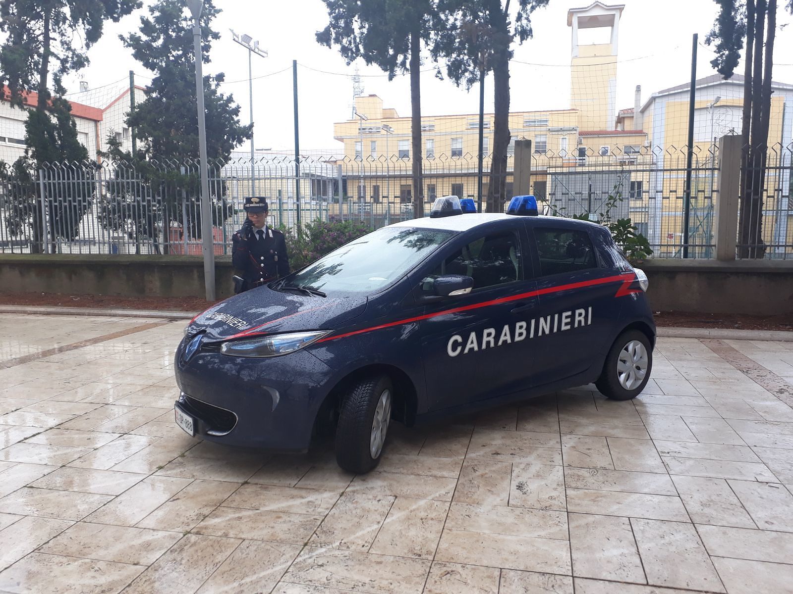 Cagliari, minaccia l’amico con una pistola: paura in piazza Giovanni XXIII, fermato un 86enne
