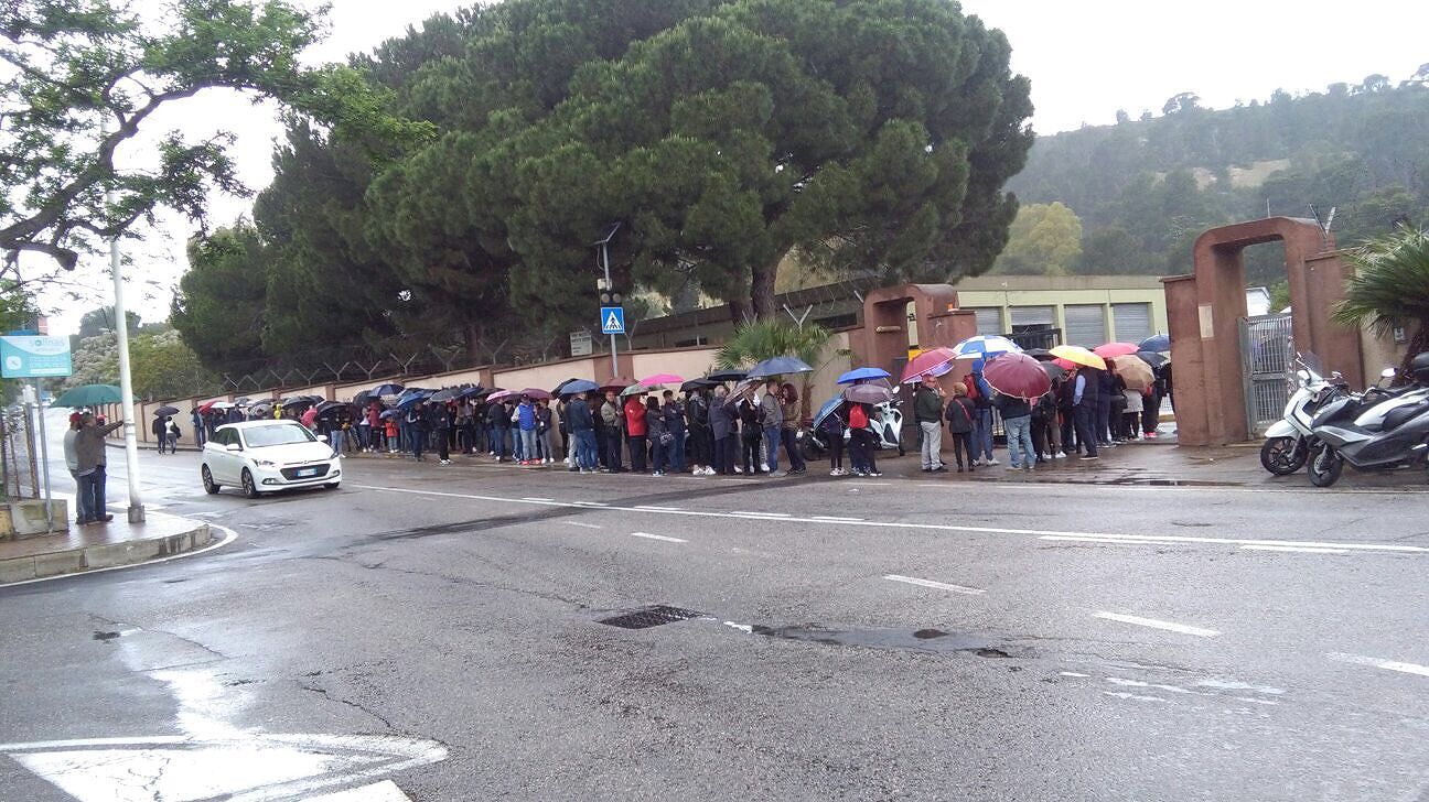 Cagliaritani tutti in fila, anche sotto la pioggia, per scoprire i segreti nascosti di Monte Urpinu
