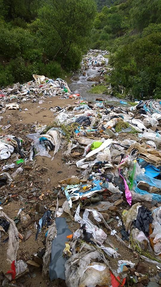 “Che disastro l’uomo”, il maltempo fa riemergere un’enorme discarica tra Arbus e Flumimaggiore