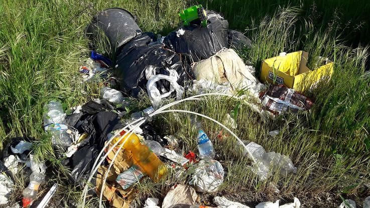 Mulinu Becciu, abitanti in “ostaggio” tra rifiuti, cornacchie e topi