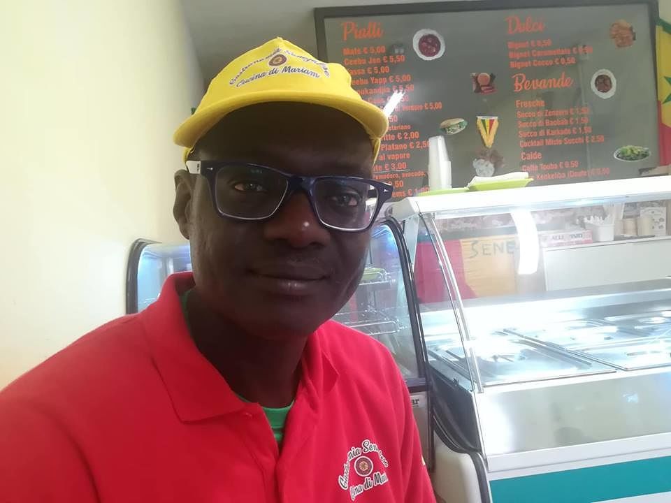 Mbaye, ristoratore senegalese a Cagliari da 13 anni: “Ma qui non c’è lavoro per tutti”