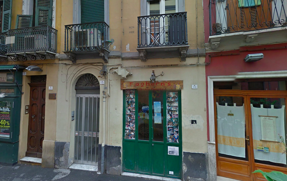 Cagliari: ubriaco urina sui clienti, cacciato torna armato di coltello