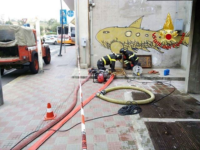 Via Cadello, allagate una cabina elettrica e una centrale termica: Vigili in azione