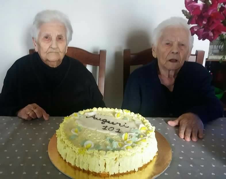 Vittoria e Rosa, le due gemelle sarde spengono 202 candeline insieme: non si sono mai separate