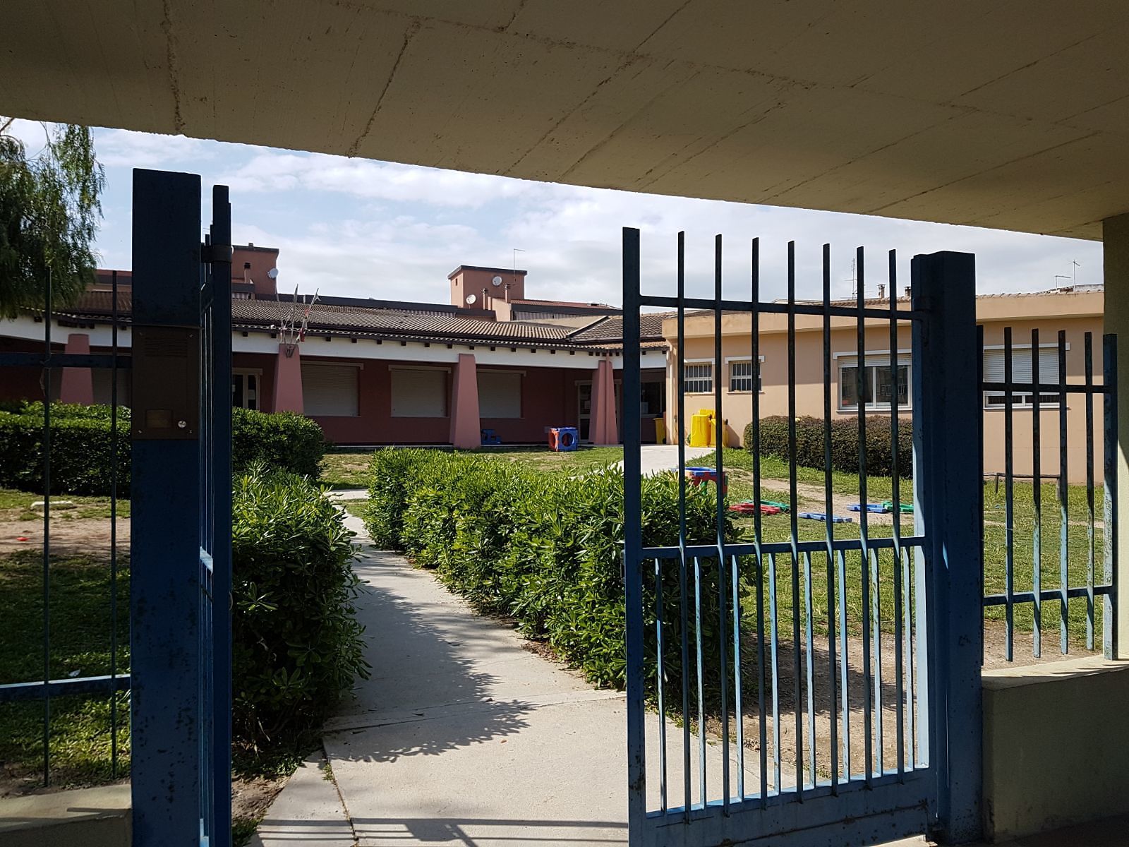 Quartu, parassitosi intestinali e pidocchi nella scuola di via Milano: “Caso isolato”