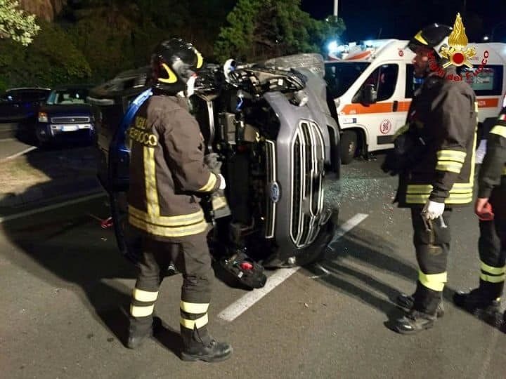 Cagliari, brutto incidente al Poetto: 3 auto coinvolte, ci sono feriti