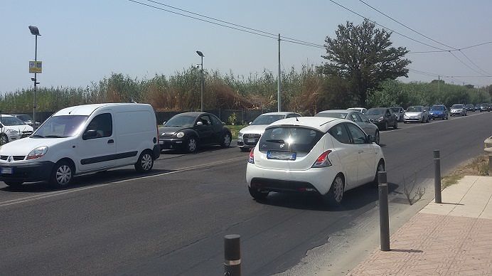 Quartu, lite nel traffico: investe il rivale e lo trascina per 800 metri sul cofano