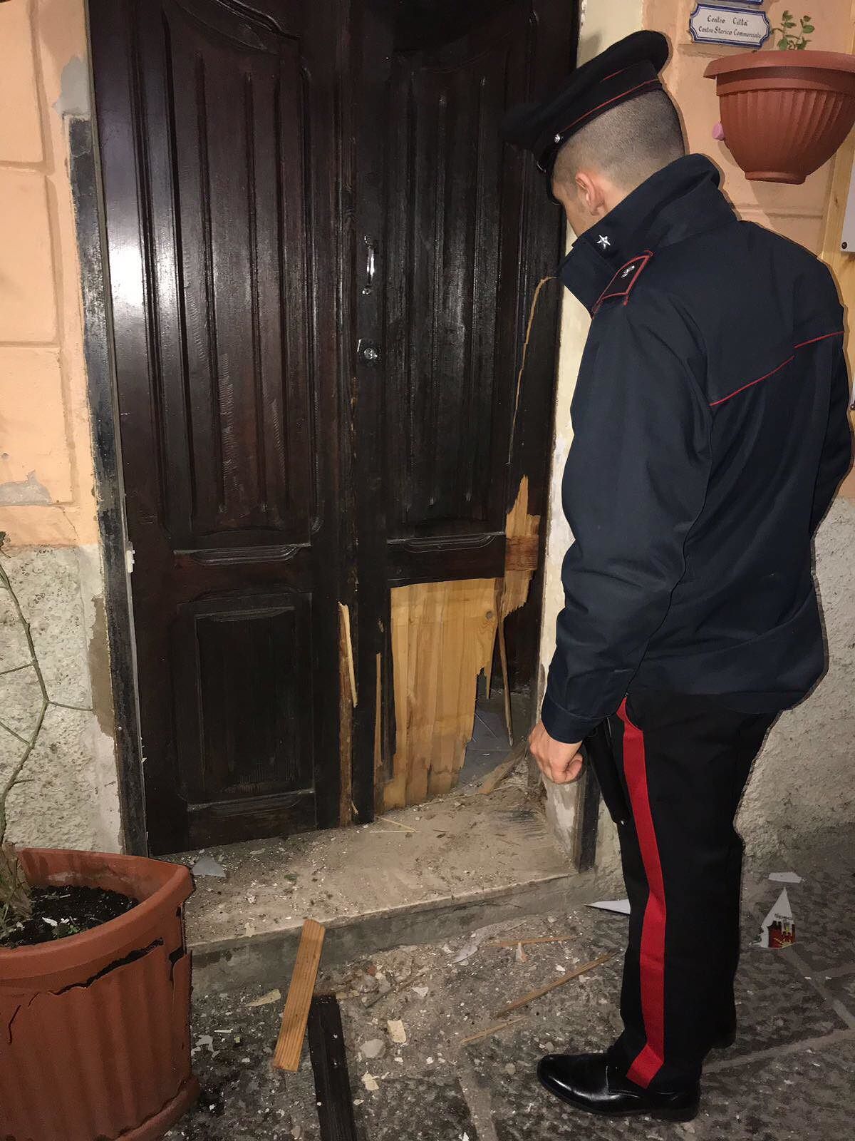 Bomba carta esplode davanti a un bar a Iglesias