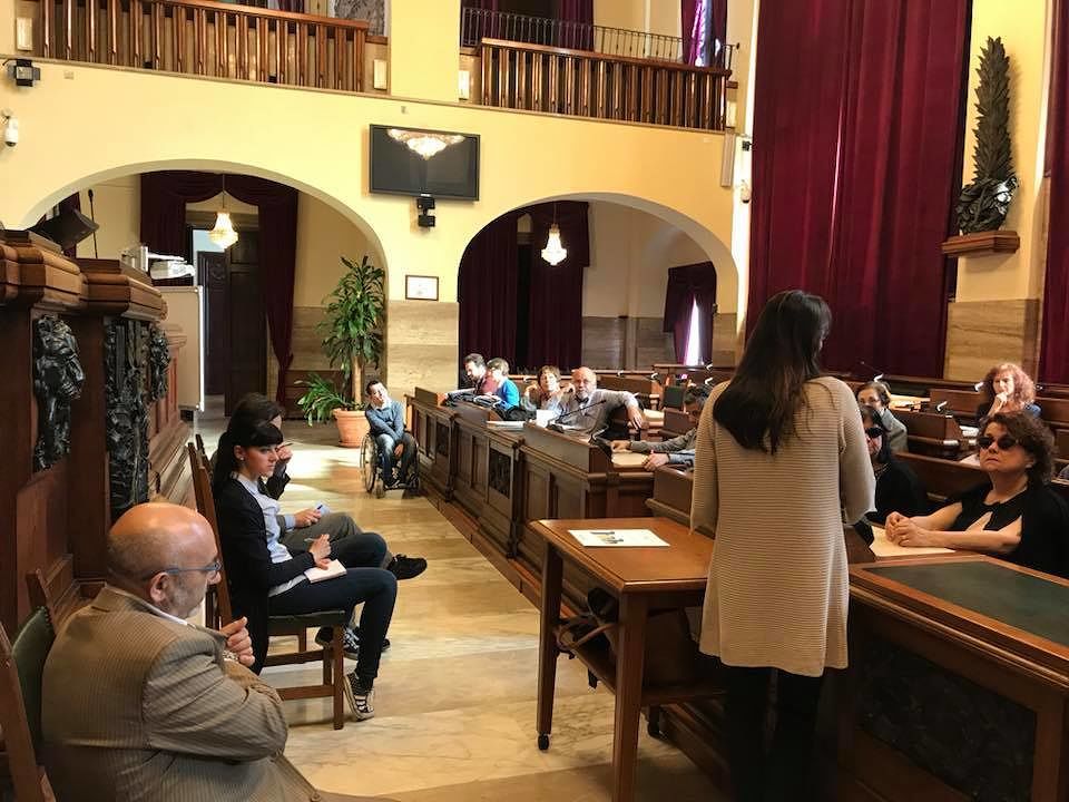 Porta a Porta a Cagliari, Comune “grazia” gli anziani: “Mastelli in strada anche in anticipo”