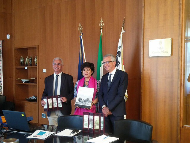 Cagliari, i cinesi fanno shopping in Sardegna e incontrano Pigliaru: gli orizzonti in gioco