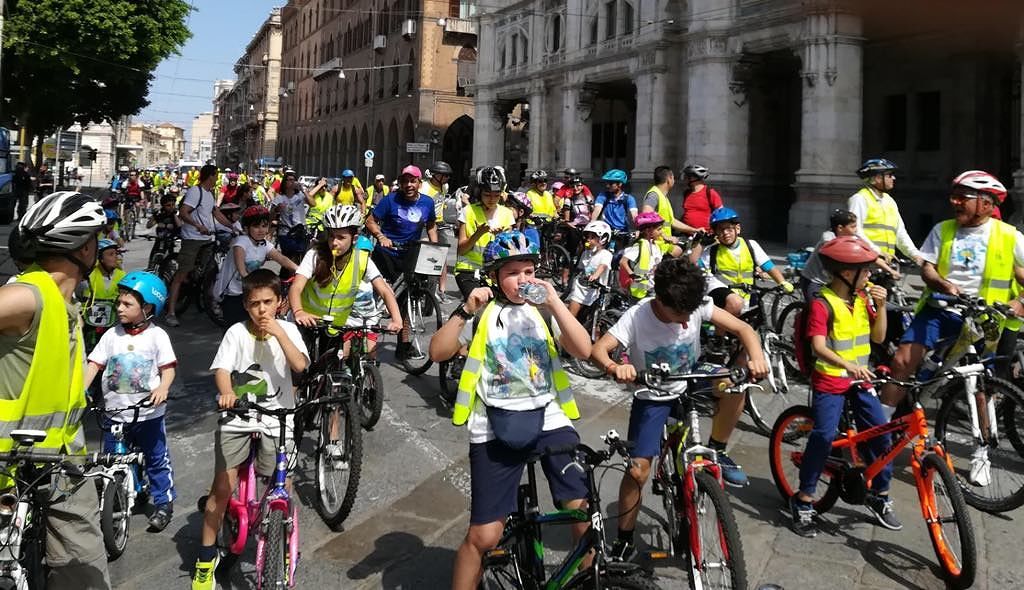 Grande successo a Cagliari per Bimbimbici, centinaia di bambini sulle due ruote