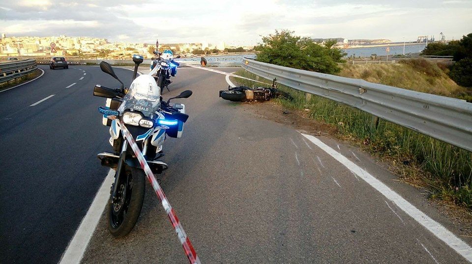 Cagliari, ragazza cade dal ponte della Scafa con la moto: è grave