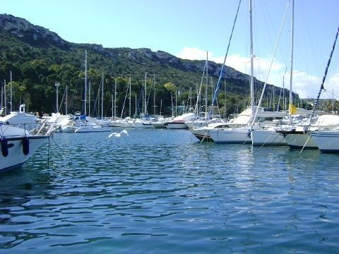 Cagliari, nella nuova Marina Piccola ecco i negozietti al porticciolo