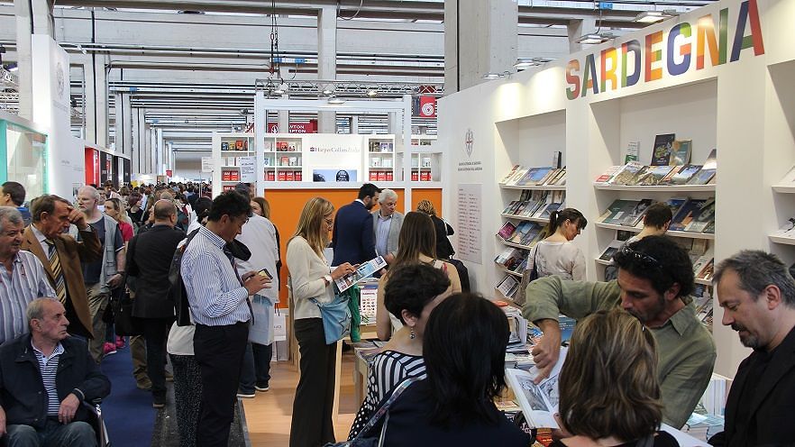 Libri sardi a Torino, grande affluso di visitatori ma le vendite sono in calo