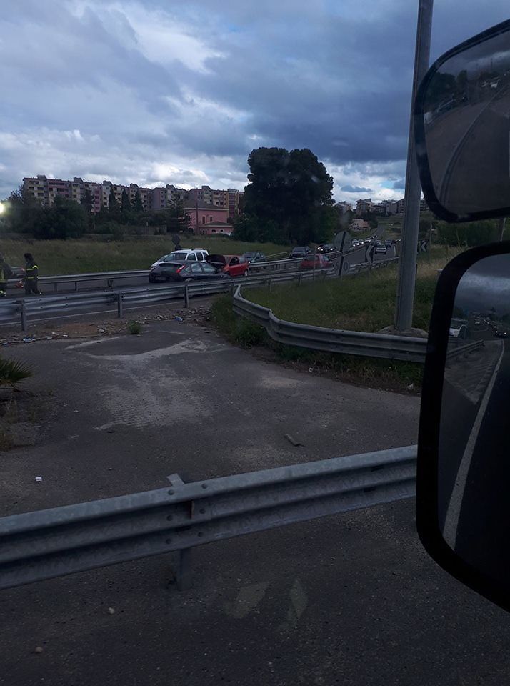 Cagliari, incidente sulla 554: una ragazza in ospedale