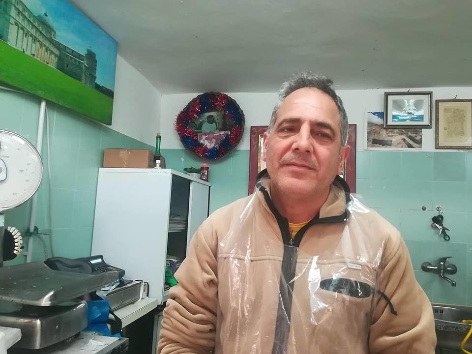 Lorenzo, storico pescivendolo di Cagliari: “Santa Chiara ormai è un piccolo minimarket”