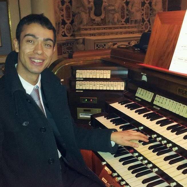 Andrea, organista del duomo di Cagliari: “Sono tutto casa e chiesa, ma mi perdo in birreria”