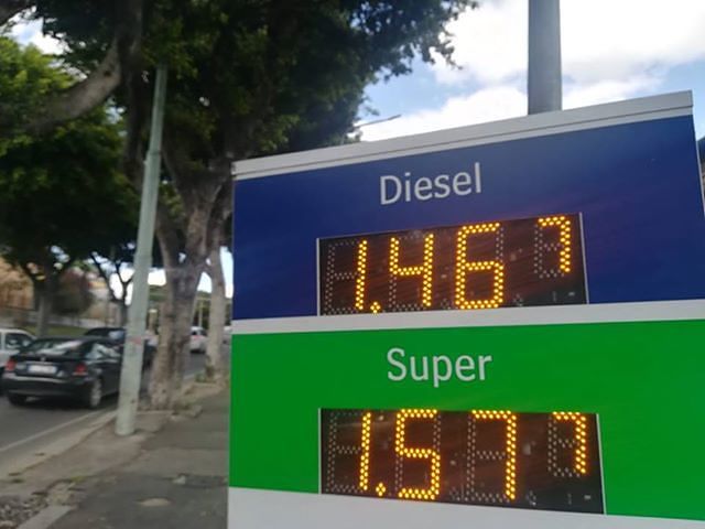 Benzina alle stelle a Cagliari, automobilisti furiosi: “Addio al lusso del pieno”