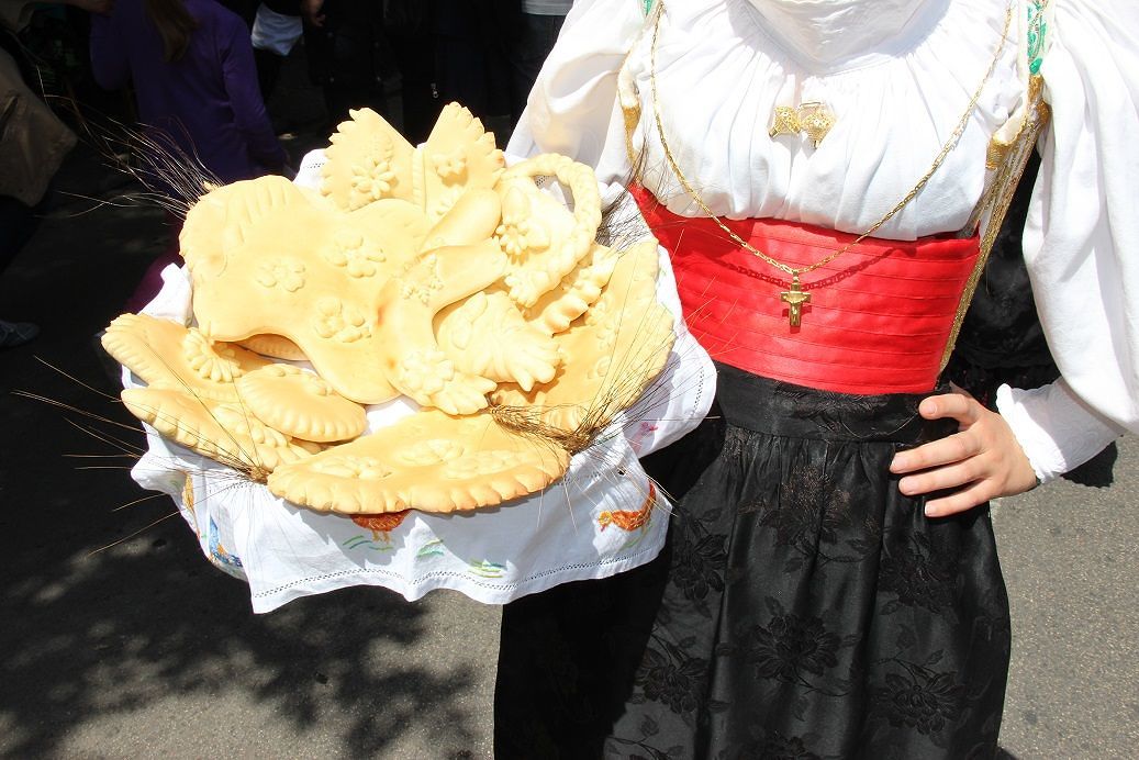 Sassari, con la Cavalcata sarda ritorna Pani di Sardegna