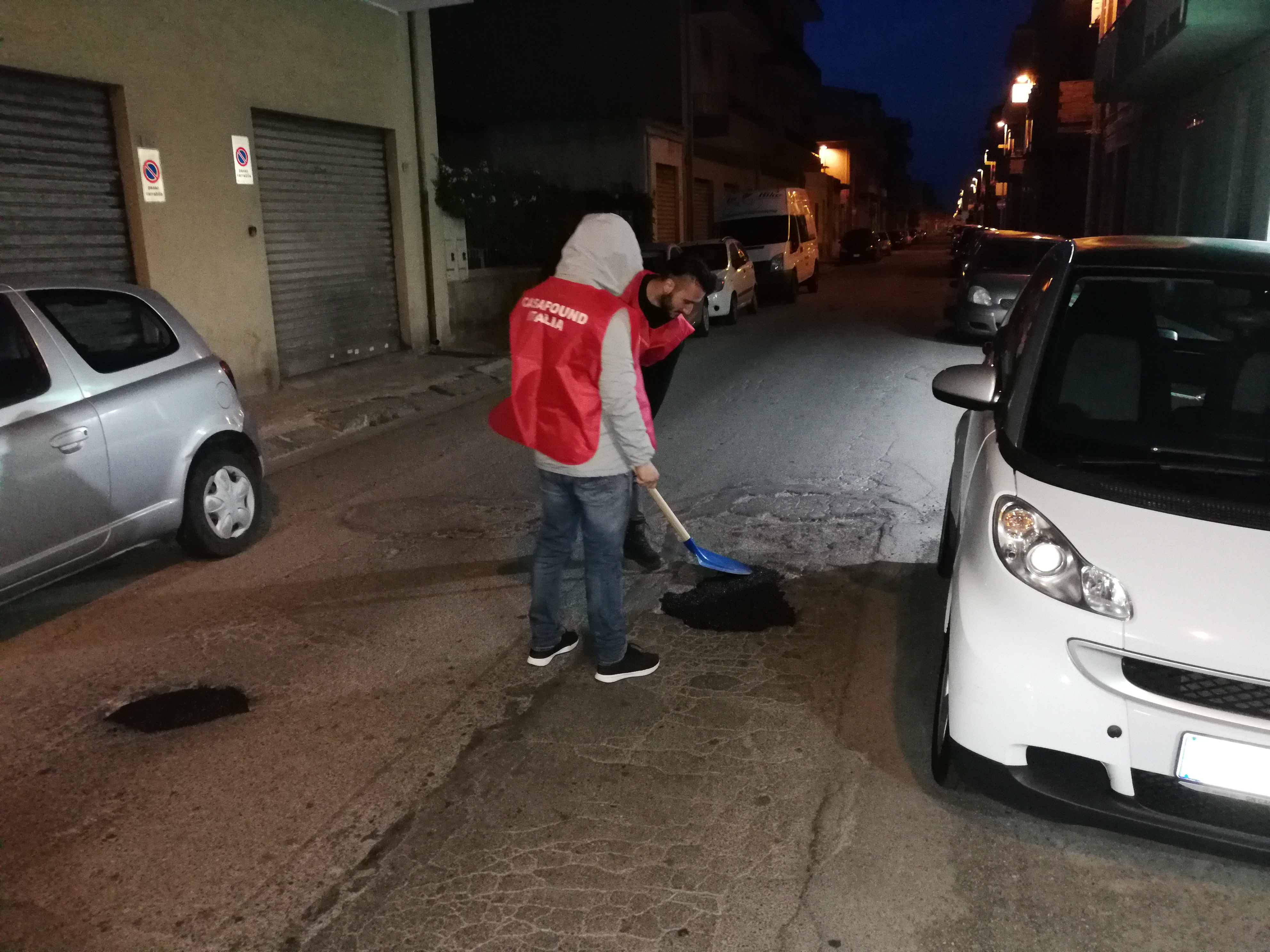 Buche storiche a Quartu, in azione Casapound: “Ora le sistemiamo noi”
