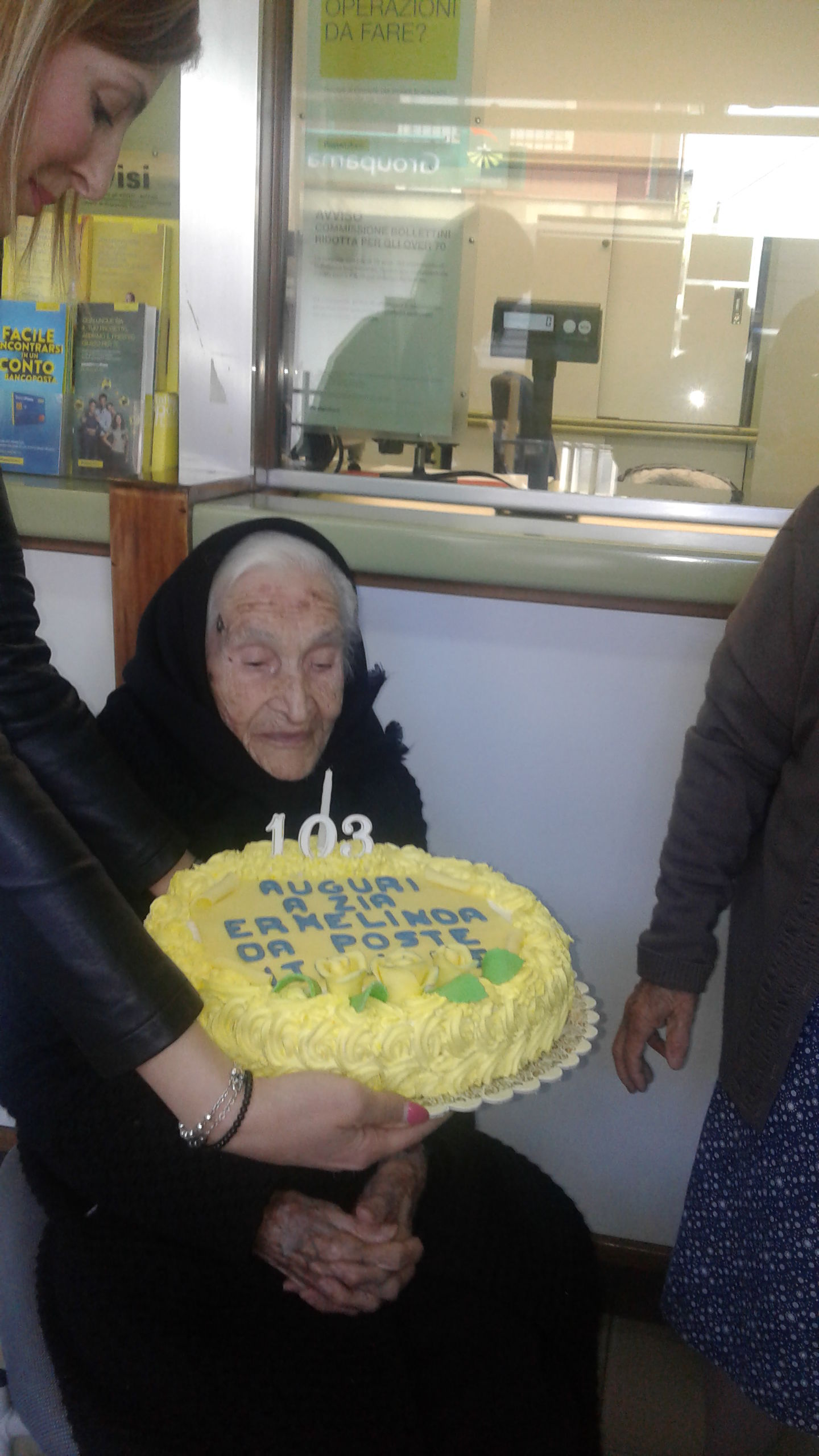 Sardegna, Tzia Ermelinda festeggia 103 anni all’Ufficio Postale di Orroli