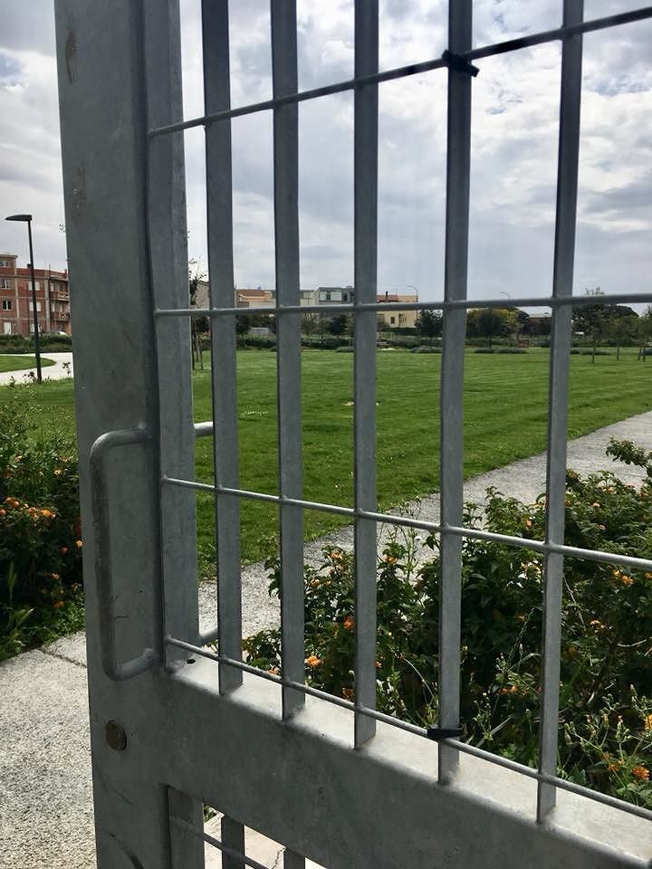 Selargius, rinchiusi dal custode nel parco lineare: “Lo ha fatto apposta”