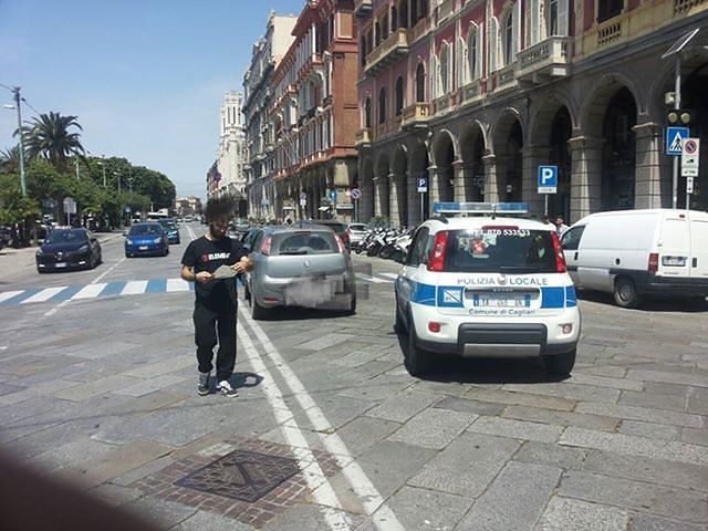 Carambola in via Roma tra due auto: investita una donna sulle strisce pedonali