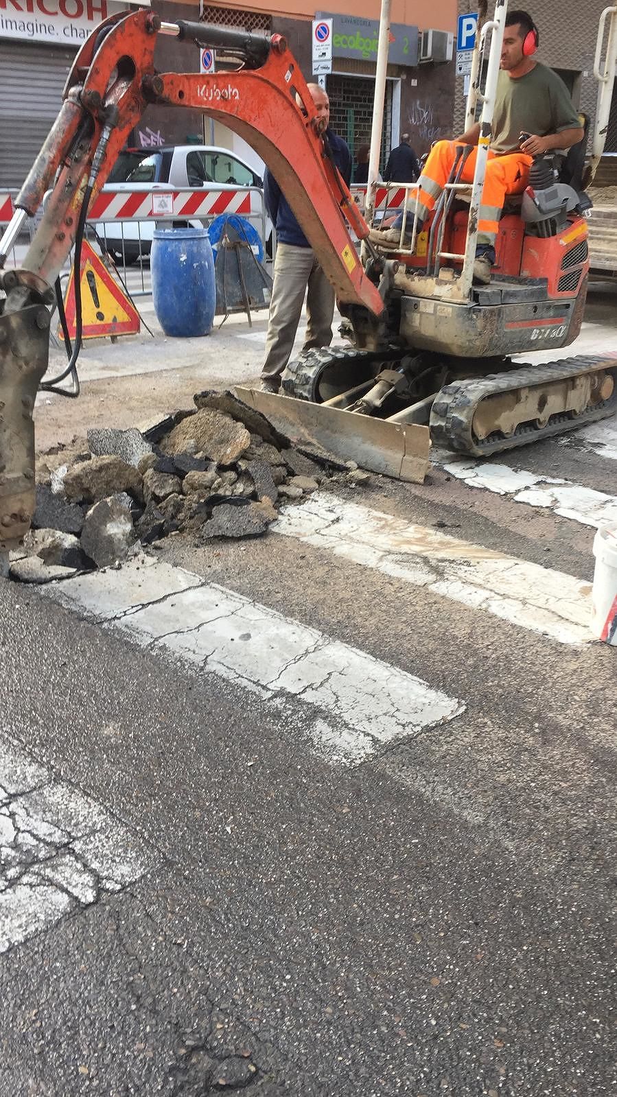 Cagliari, grossa perdita idrica: via Abba chiusa al traffico