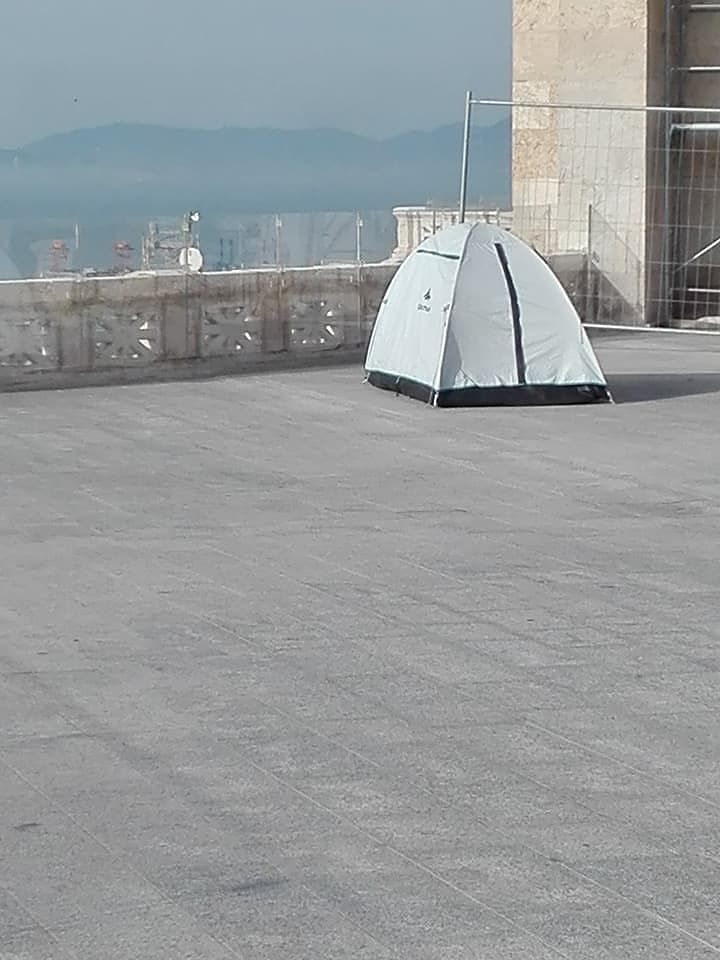 Bastione, vacanze low cost a Cagliari: spunta una tenda con panorama mozzafiato
