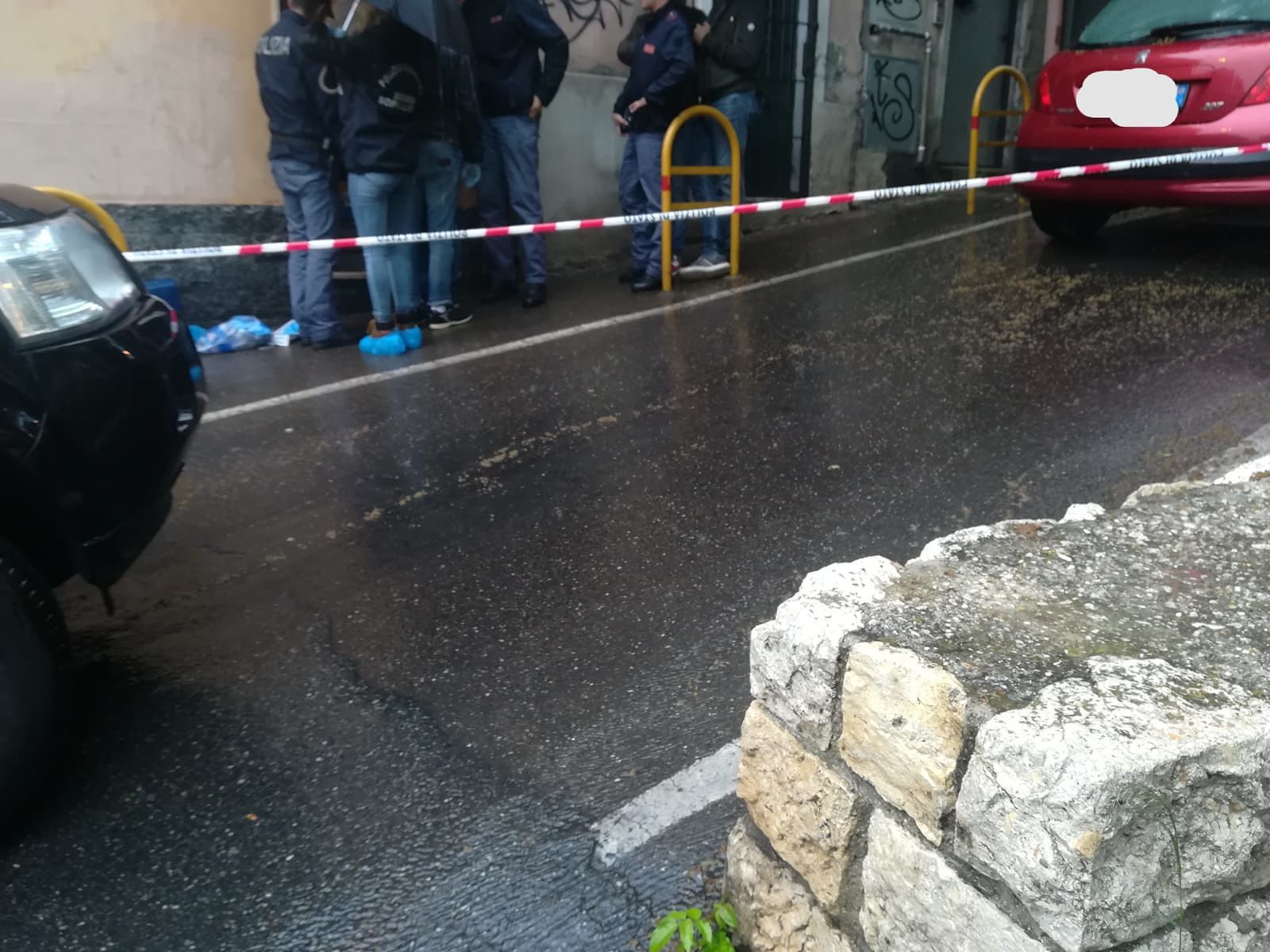 Cagliari, sangue a Villanova: donna trovata morta dentro casa