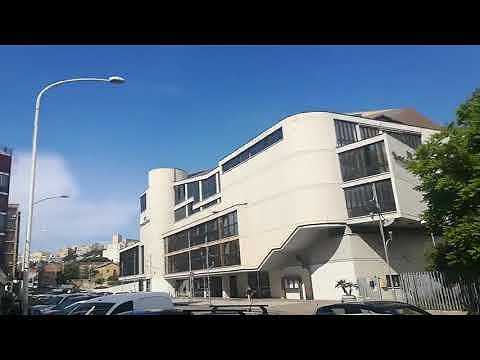 Cagliari, sfondata la vetrata di una surgelateria in via S.Alenixedda: i vandali aprono tutti i frigoriferi