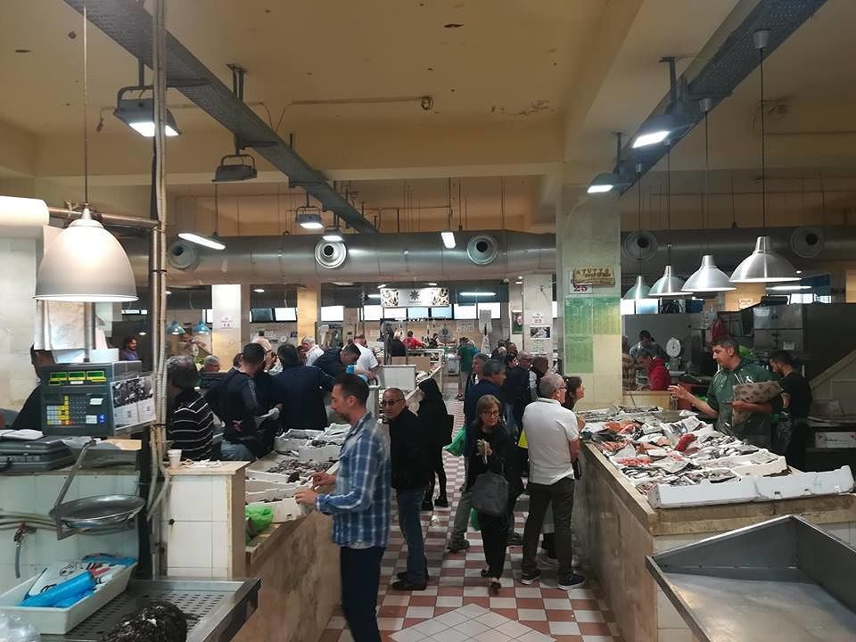 Cagliari, al mercato vietato gridare per attirare i clienti: “Multe da 200 a 800 euro”