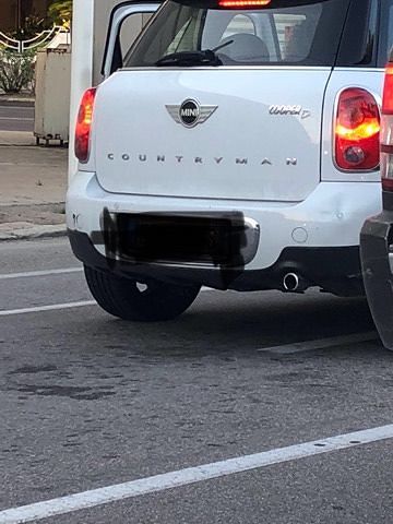 Cagliari, ubriachi contromano nella rotonda seminano il panico in Viale Poetto