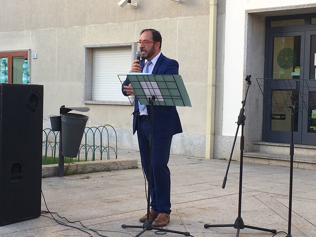 Villasimius, nuova sfida sul turismo: “Voli charter diretti, con cento euro nel paradiso sardo”