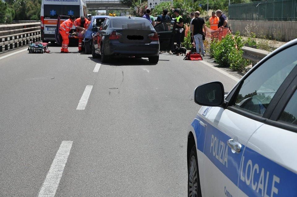 Cagliari, incidente a catena sull’Asse Mediano: 4 auto danneggiate e un ferito