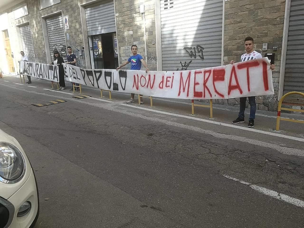 Governo, Fdi in piazza: “La sovranità appartiene al popolo, non ai mercati”