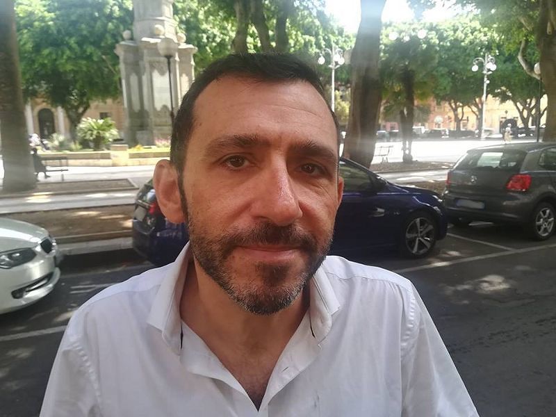 Massimiliano, barista di piazza del Carmine: “Addio agli aperitivi, qui comandano i delinquenti”