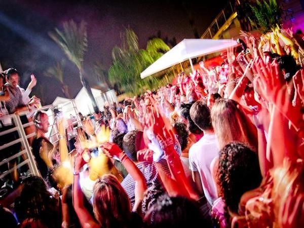 Estate a Quartu, movida notturna confermata al Poetto: musica nei chioschi sino alle 3