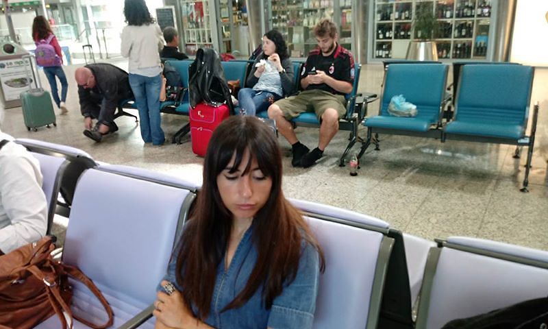 Cagliari-Londra, tre ore di ritardo e proteste: “Tartassati anche dalle vendite”