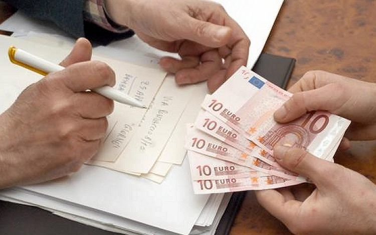 “Ho bisogno di un prestito per mia figlia disoccupata”, genitori in lacrime a Cagliari