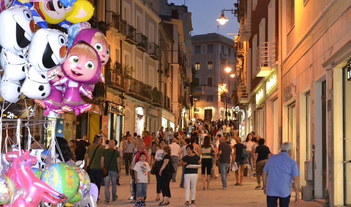Notti Colorate a Cagliari a luglio e agosto per rilanciare lo shopping in centro