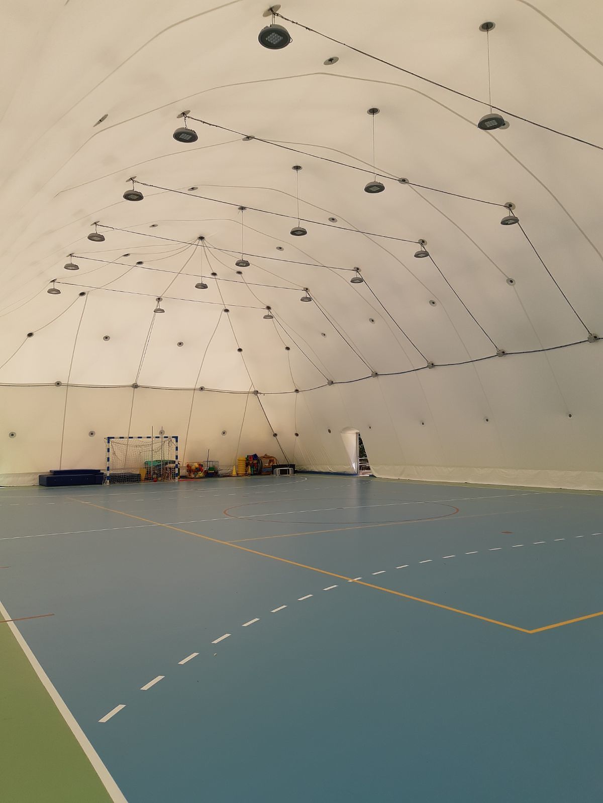 Selargius, la palestra di Santu Nigola cambia look