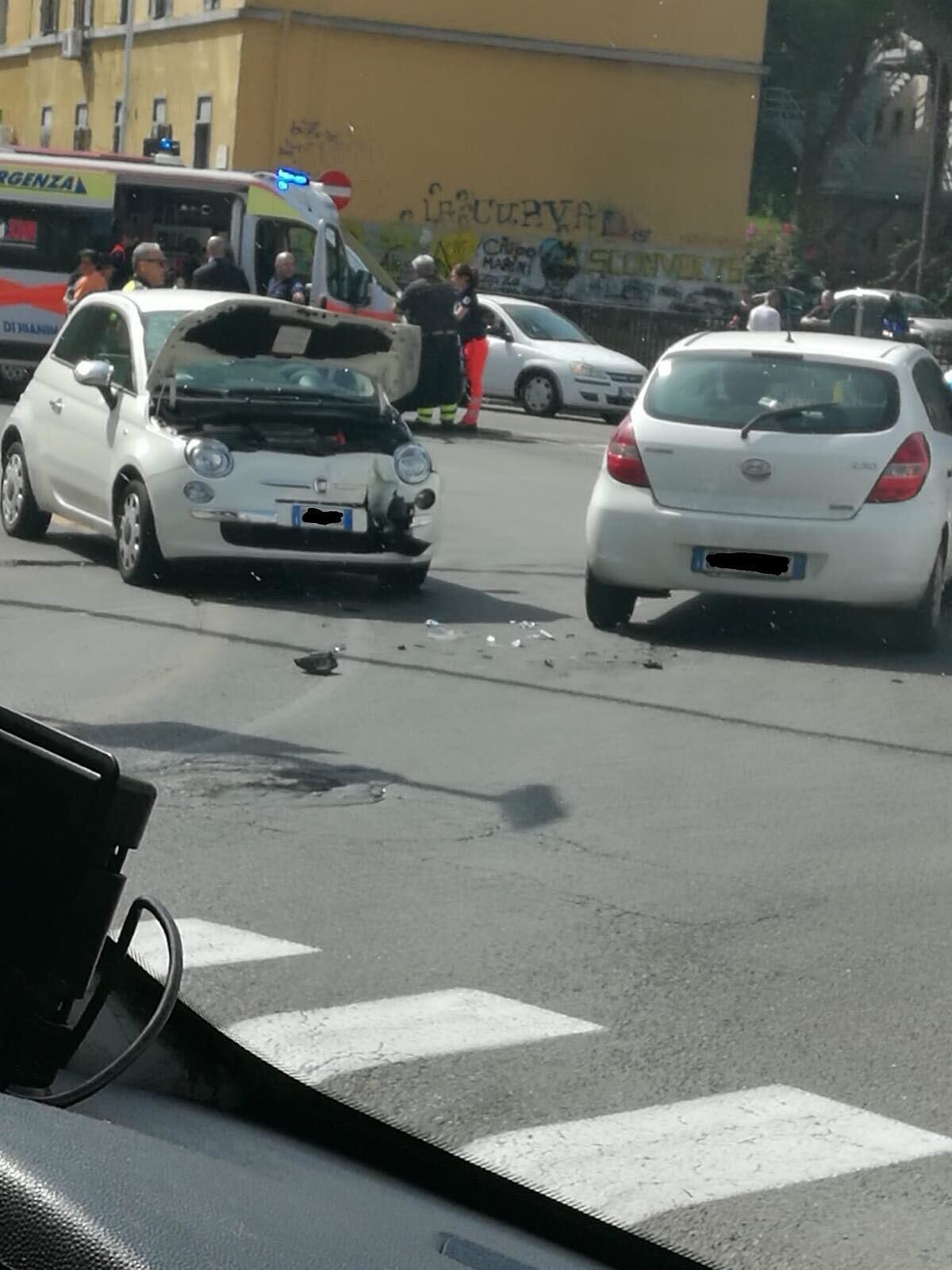 Cagliari, va contromano e centra in pieno una 500: incidente a San Michele