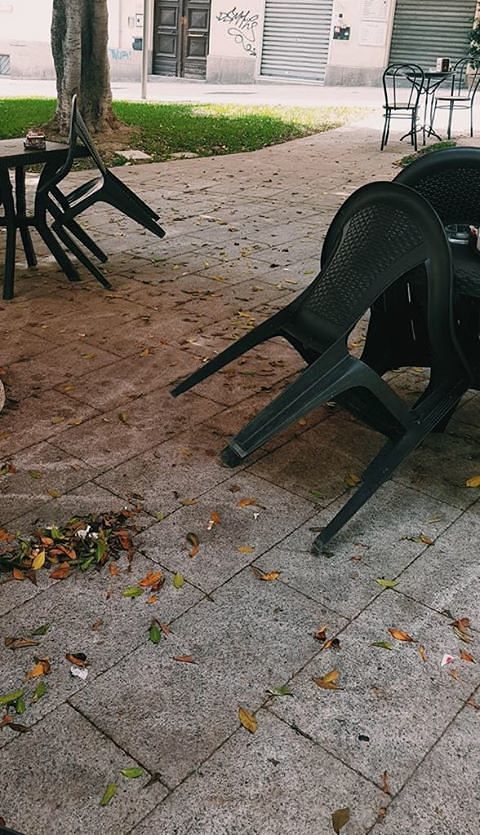 Piazza Gramsci, rimessa a nuovo e già abbandonata: la protesta dei lettori