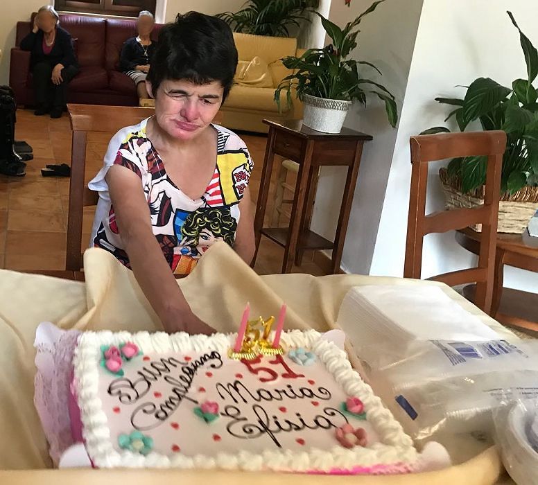 La Regione taglia i fondi per gli integratori: “Così Maria Efisia di Samassi rischia di morire”