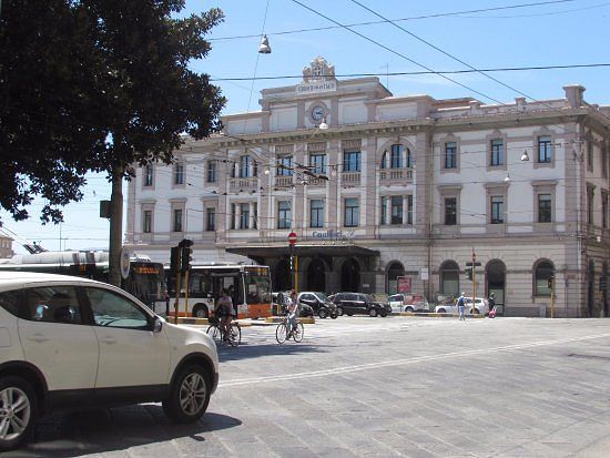 Cagliari, piazza Matteotti pedonale e più negozi alla stazione: si parte